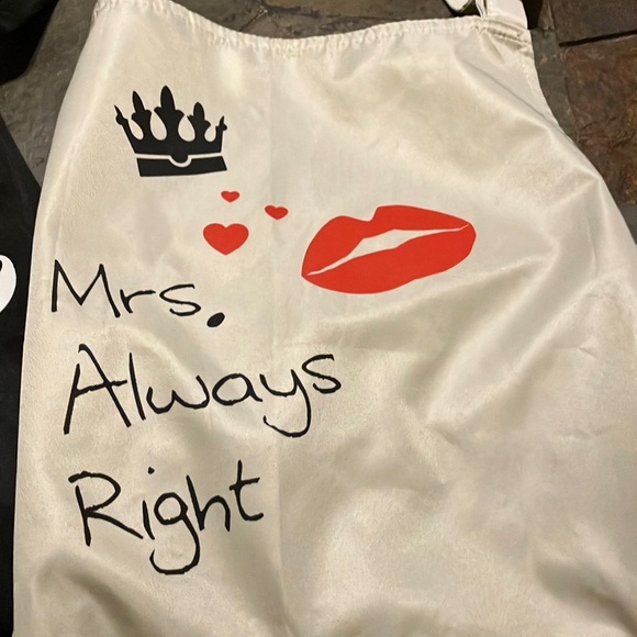 Apron Set: Black Mr Right & Cream Mrs‎ Always Right Pair - Picture 3 of 6